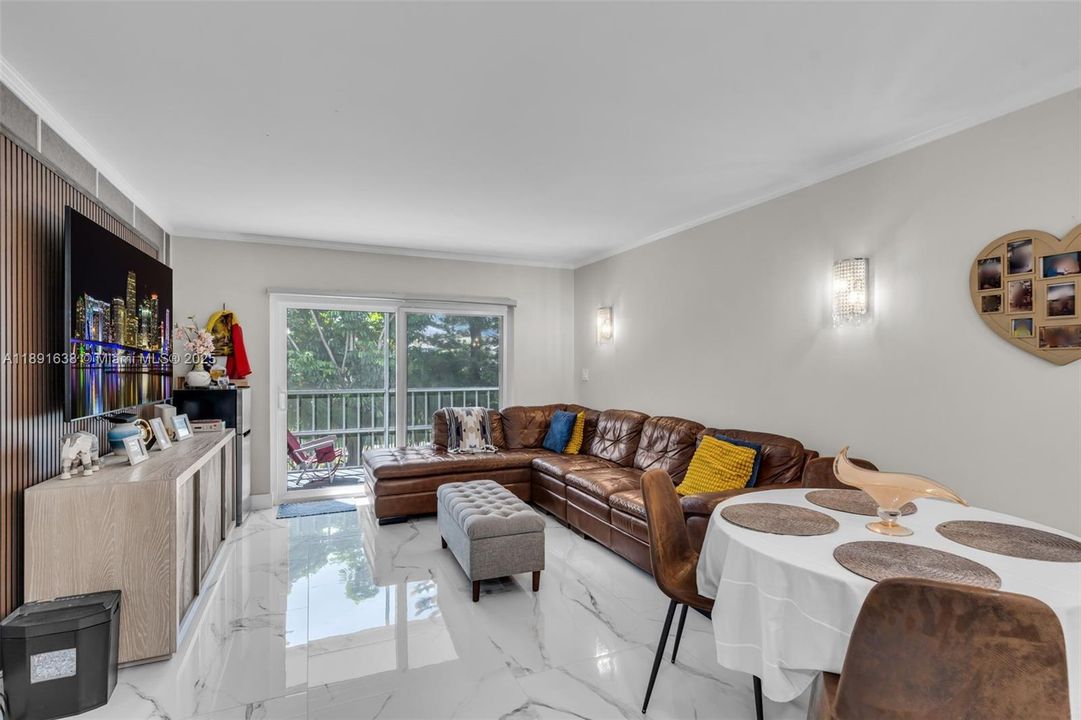 На продажу: $159,000 (1 спален, 1 ванн, 744 Квадратных фут)