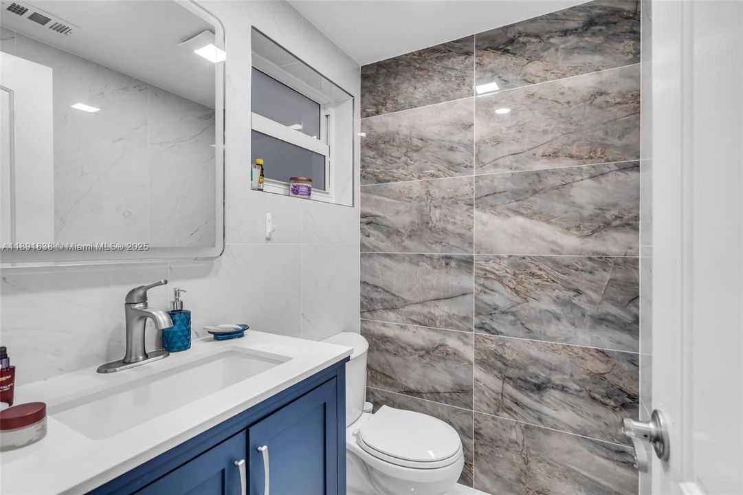 На продажу: $159,000 (1 спален, 1 ванн, 744 Квадратных фут)