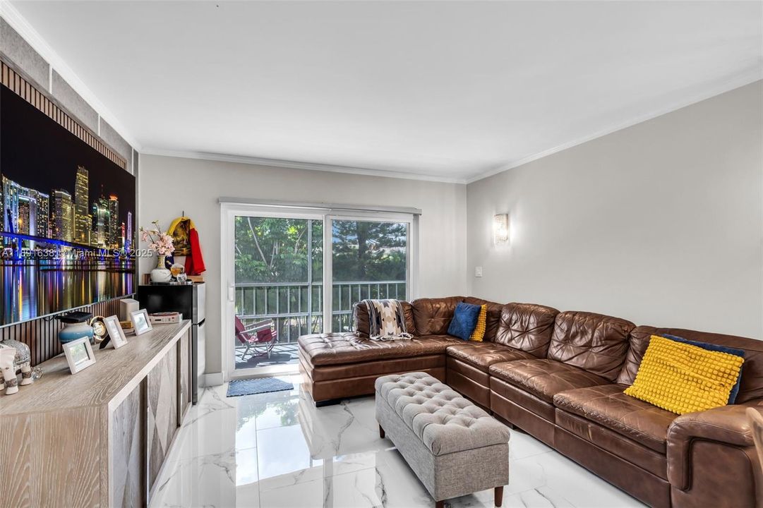 На продажу: $159,000 (1 спален, 1 ванн, 744 Квадратных фут)