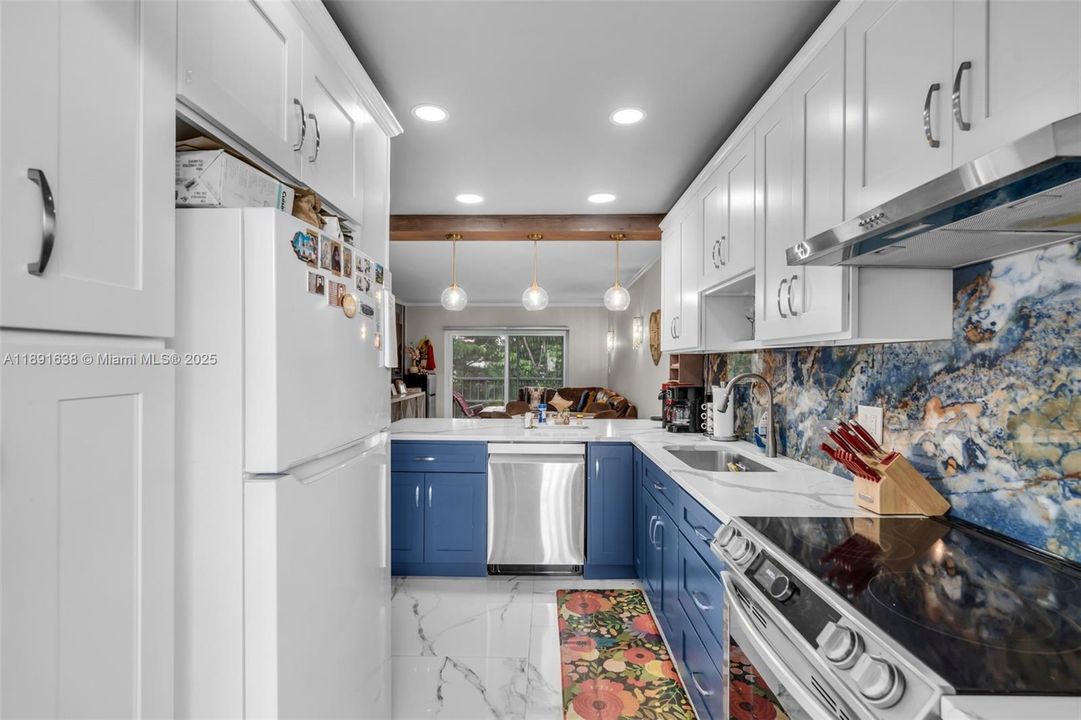 На продажу: $159,000 (1 спален, 1 ванн, 744 Квадратных фут)