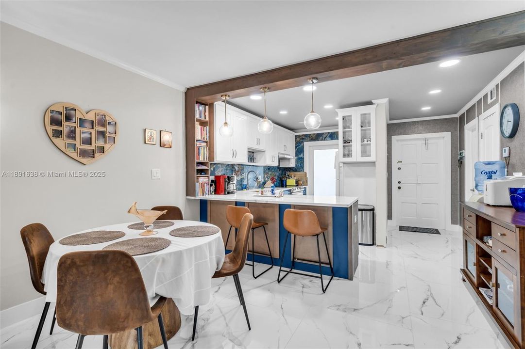 На продажу: $159,000 (1 спален, 1 ванн, 744 Квадратных фут)