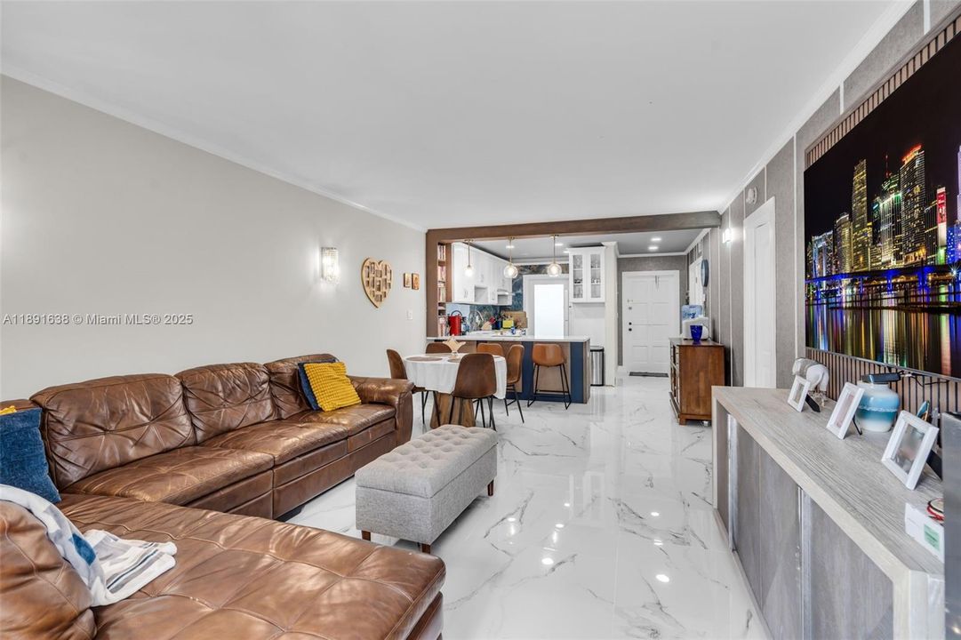 На продажу: $159,000 (1 спален, 1 ванн, 744 Квадратных фут)