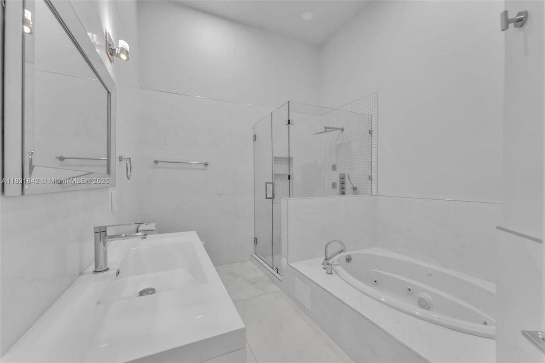 待售: $7,500,000 (8 贝兹, 8 浴室, 6665 平方英尺)