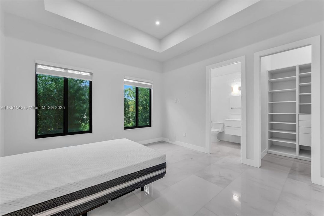 待售: $7,500,000 (8 贝兹, 8 浴室, 6665 平方英尺)