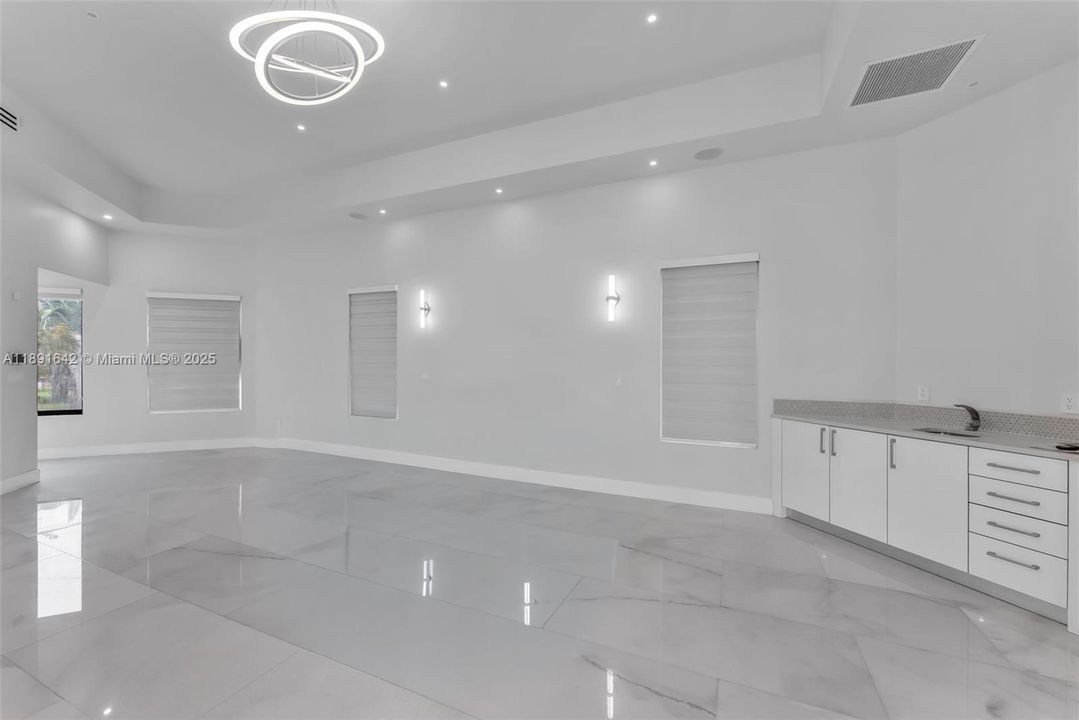 待售: $7,500,000 (8 贝兹, 8 浴室, 6665 平方英尺)