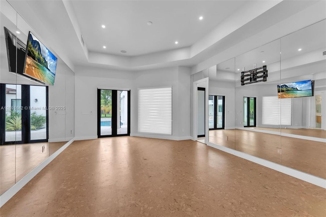 待售: $7,500,000 (8 贝兹, 8 浴室, 6665 平方英尺)