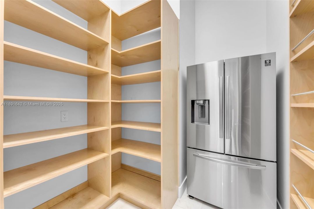 待售: $7,500,000 (8 贝兹, 8 浴室, 6665 平方英尺)