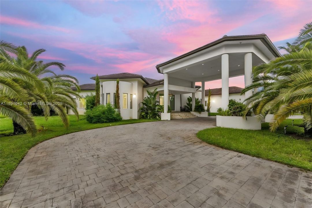 待售: $7,500,000 (8 贝兹, 8 浴室, 6665 平方英尺)