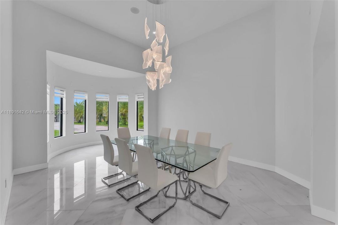 待售: $7,500,000 (8 贝兹, 8 浴室, 6665 平方英尺)