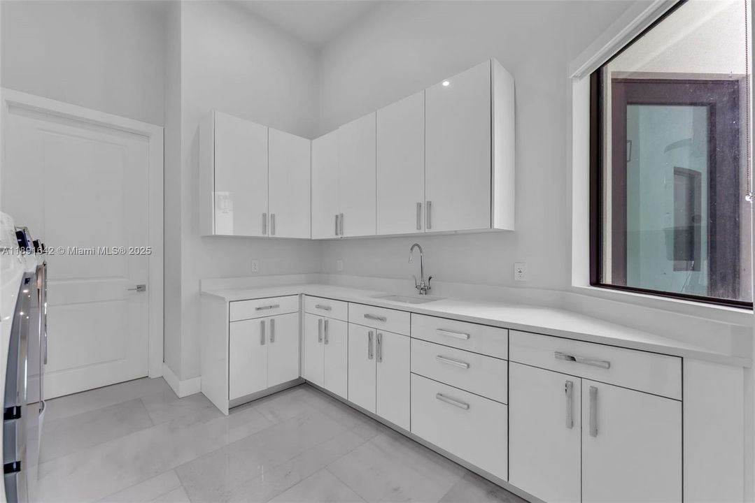 待售: $7,500,000 (8 贝兹, 8 浴室, 6665 平方英尺)