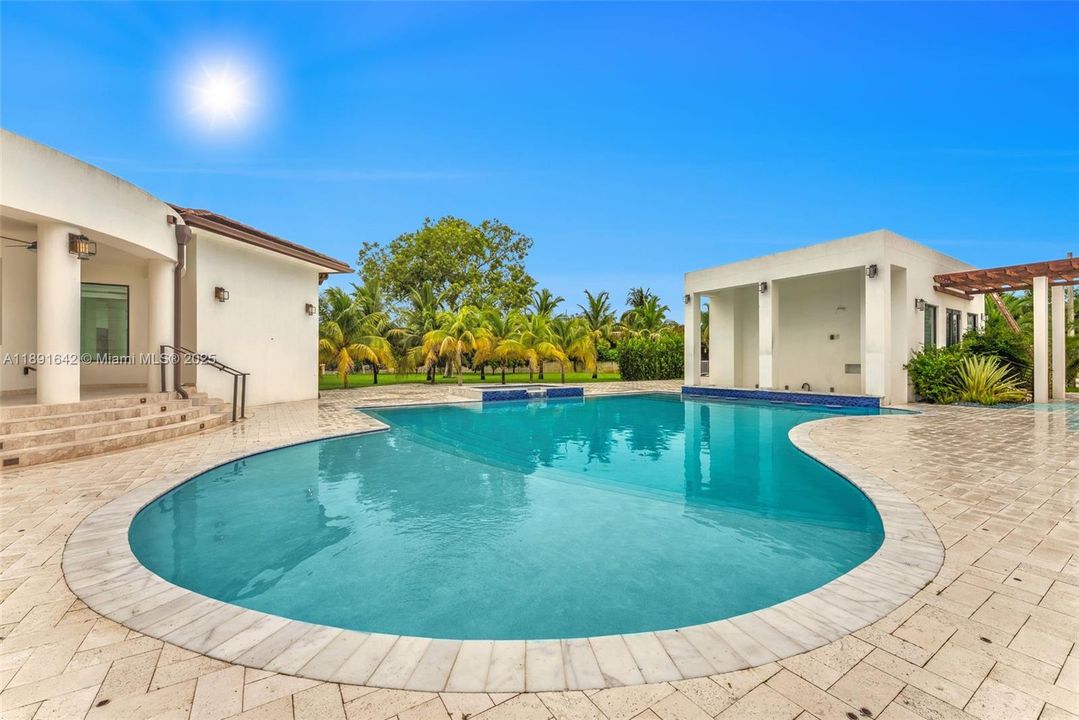 待售: $7,500,000 (8 贝兹, 8 浴室, 6665 平方英尺)