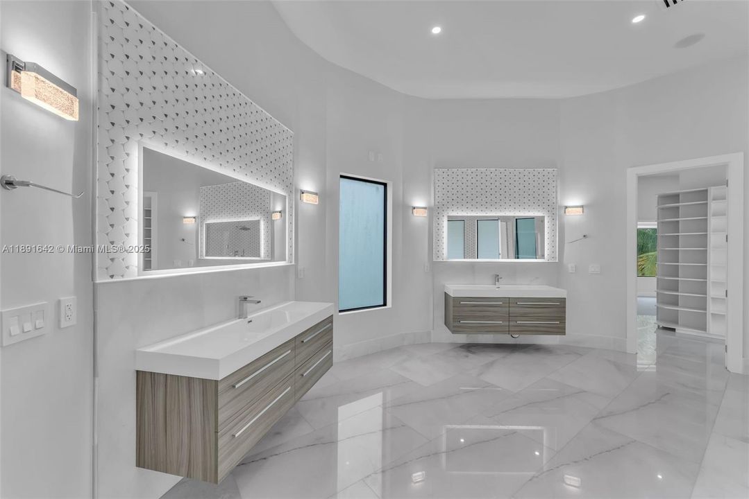 待售: $7,500,000 (8 贝兹, 8 浴室, 6665 平方英尺)