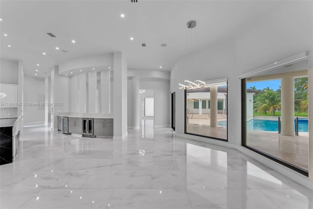 待售: $7,500,000 (8 贝兹, 8 浴室, 6665 平方英尺)