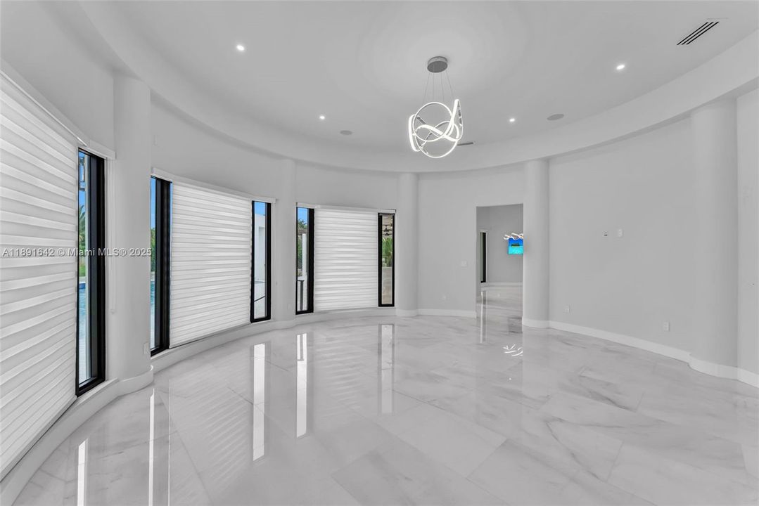 待售: $7,500,000 (8 贝兹, 8 浴室, 6665 平方英尺)