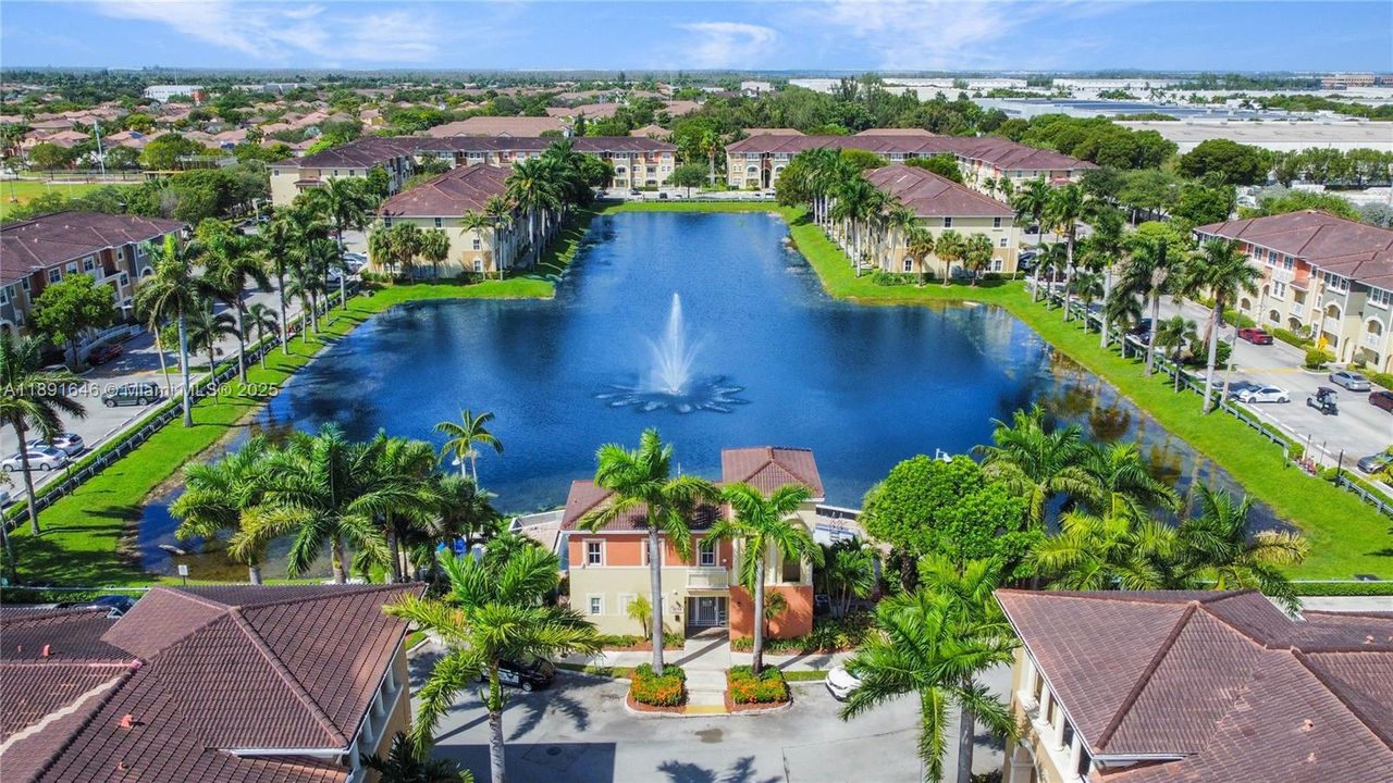 合同活跃: $430,000 (3 贝兹, 2 浴室, 1284 平方英尺)