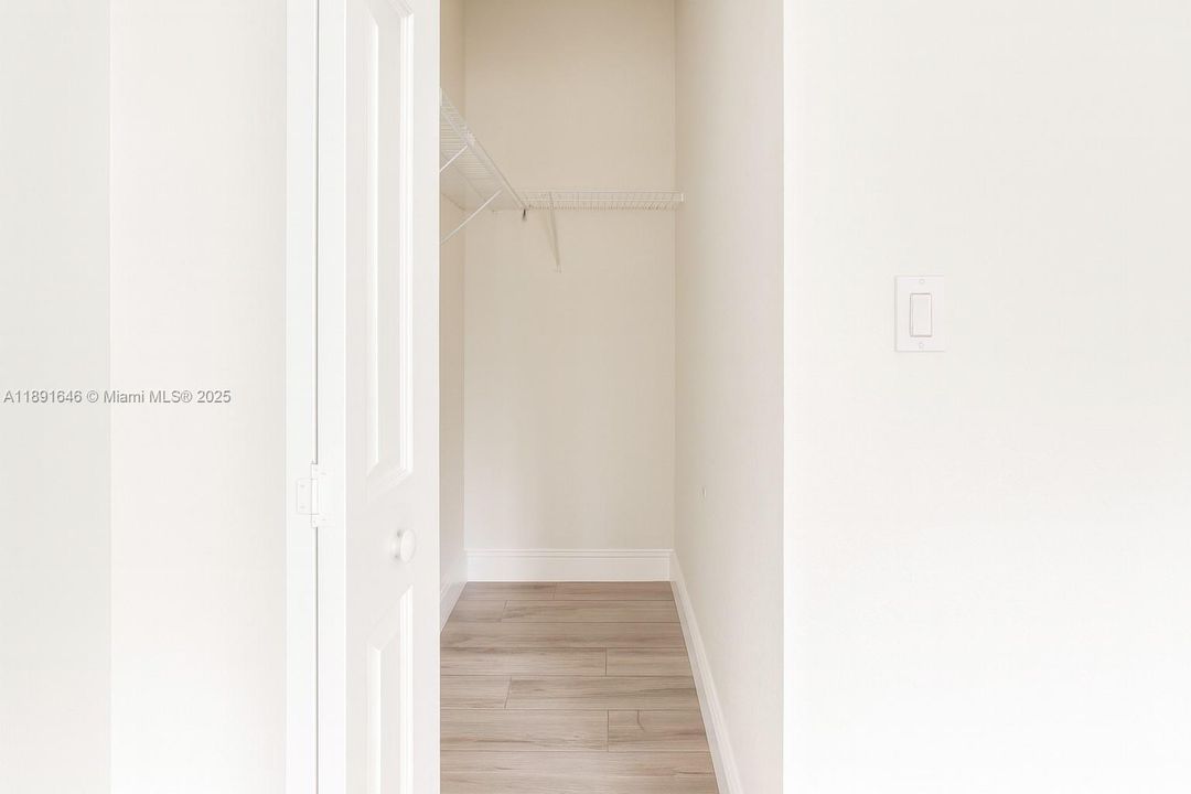 合同活跃: $430,000 (3 贝兹, 2 浴室, 1284 平方英尺)