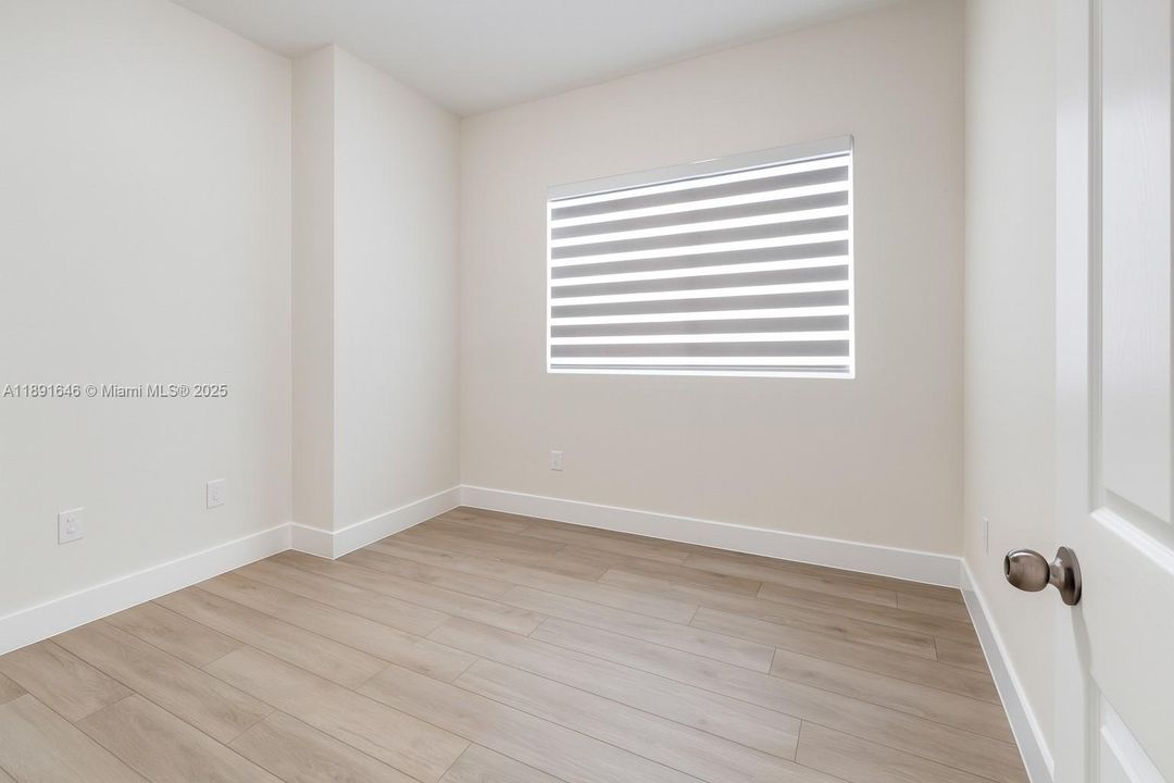 合同活跃: $430,000 (3 贝兹, 2 浴室, 1284 平方英尺)