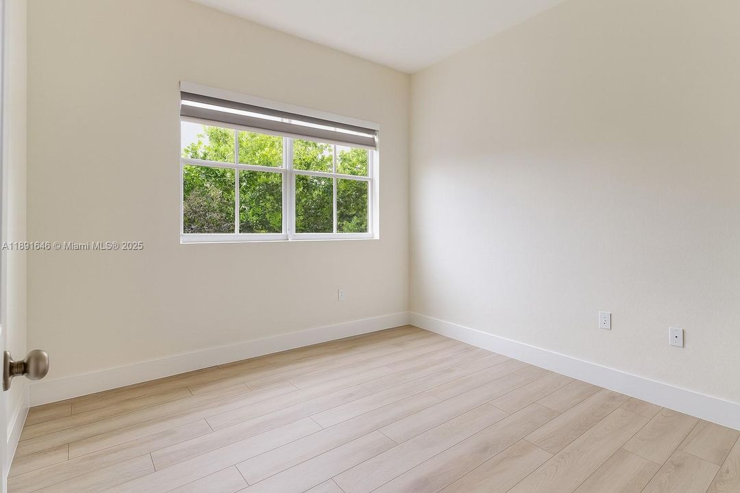 合同活跃: $430,000 (3 贝兹, 2 浴室, 1284 平方英尺)