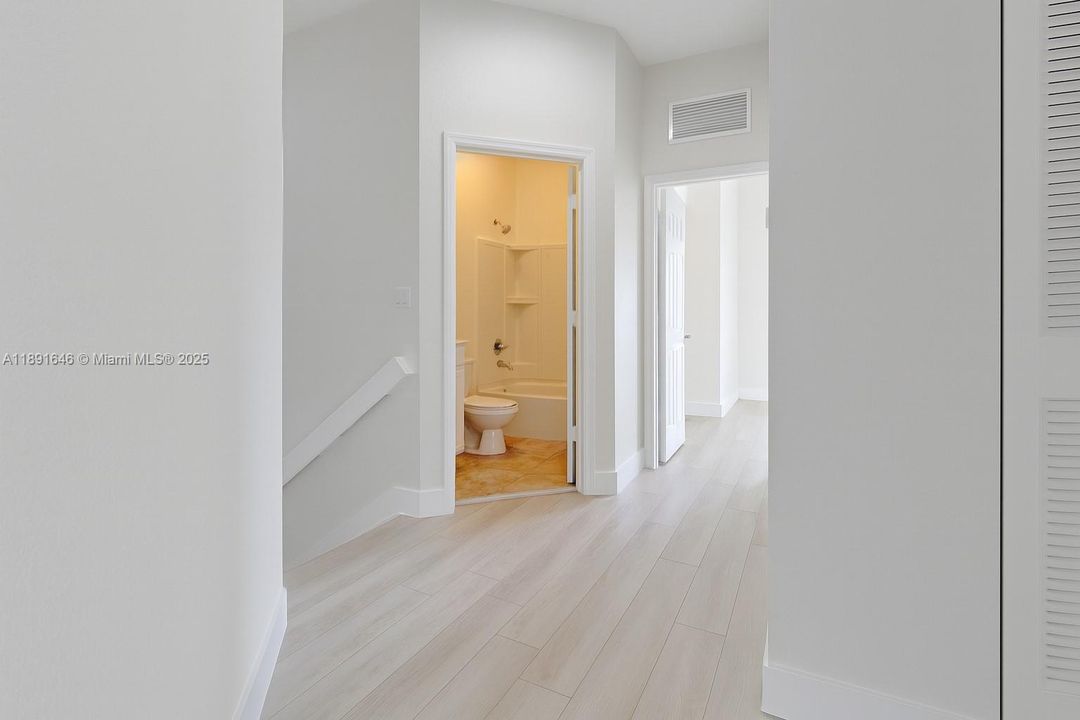 合同活跃: $430,000 (3 贝兹, 2 浴室, 1284 平方英尺)