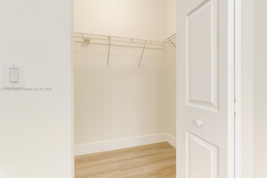 合同活跃: $430,000 (3 贝兹, 2 浴室, 1284 平方英尺)