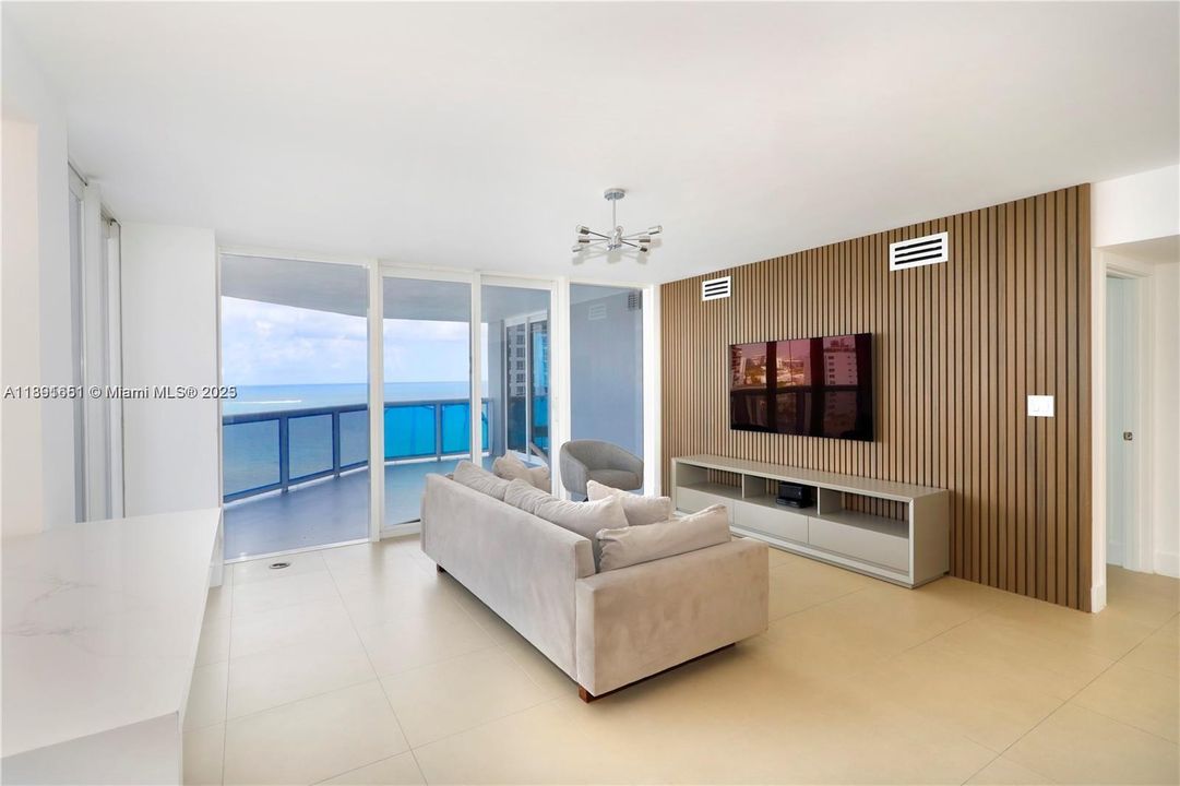 待售: $1,250,000 (2 贝兹, 2 浴室, 1250 平方英尺)