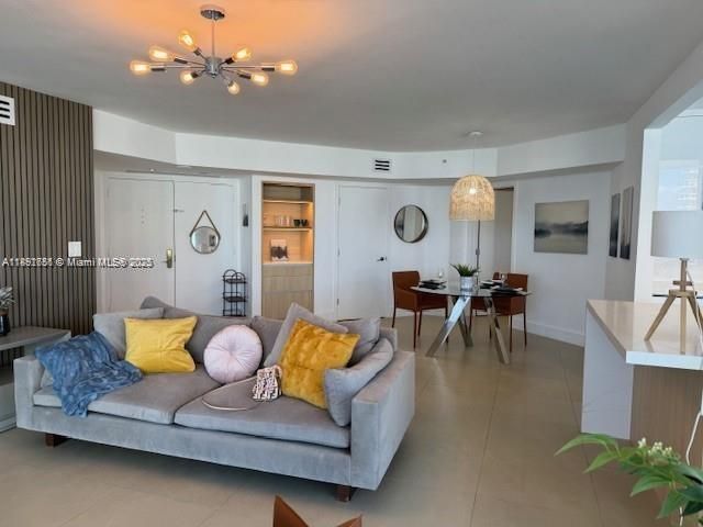 待售: $1,250,000 (2 贝兹, 2 浴室, 1250 平方英尺)