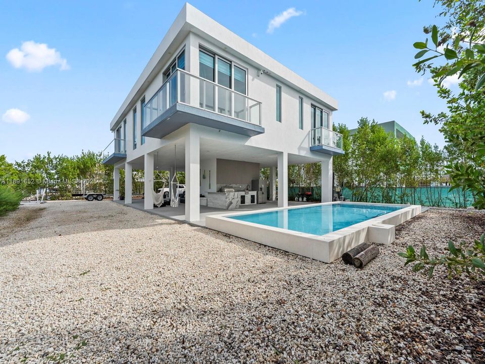 For Sale: $3,085,000 (5 beds, 4 baths, 2463 Square Feet)