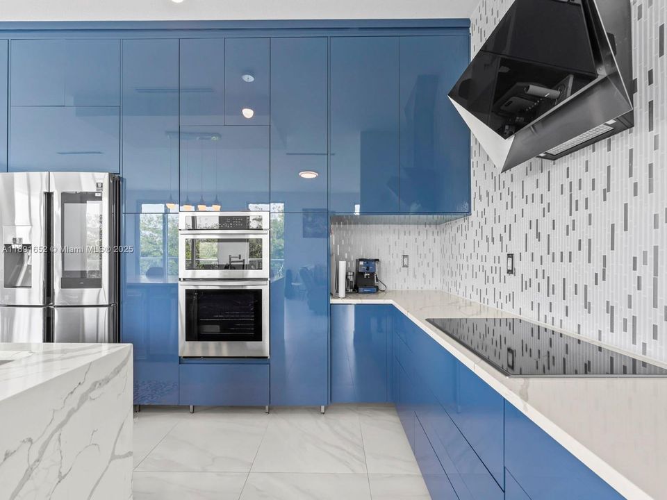 For Sale: $3,085,000 (5 beds, 4 baths, 2463 Square Feet)