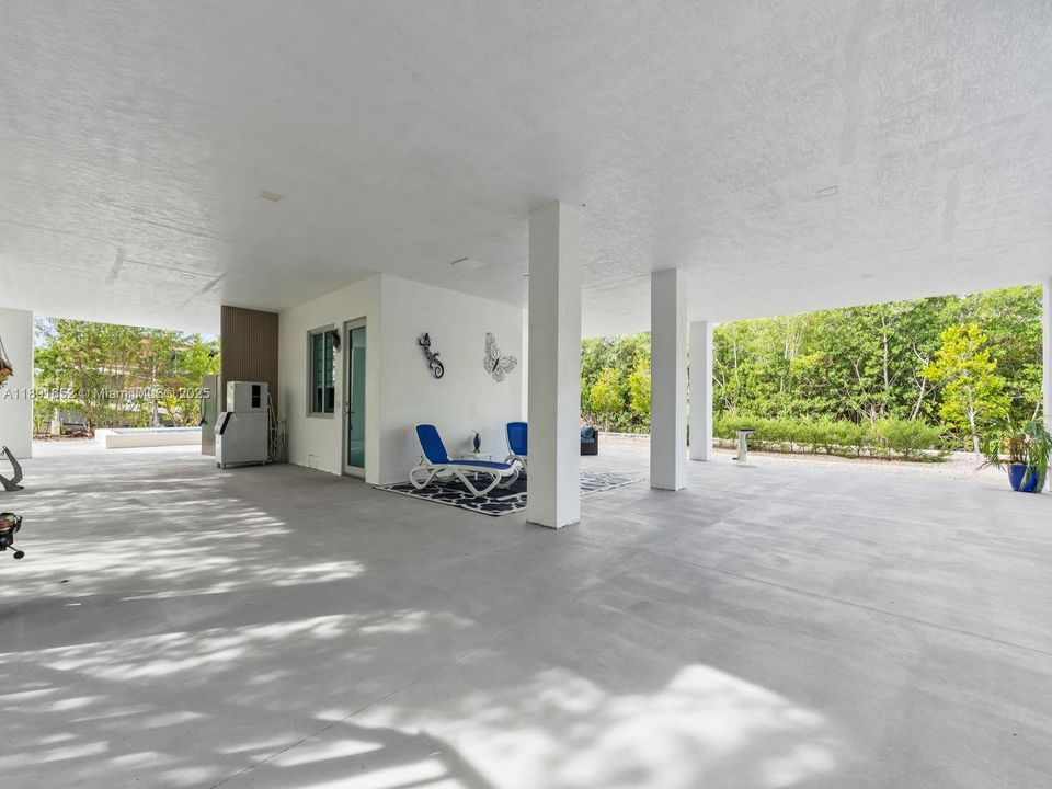 For Sale: $3,085,000 (5 beds, 4 baths, 2463 Square Feet)