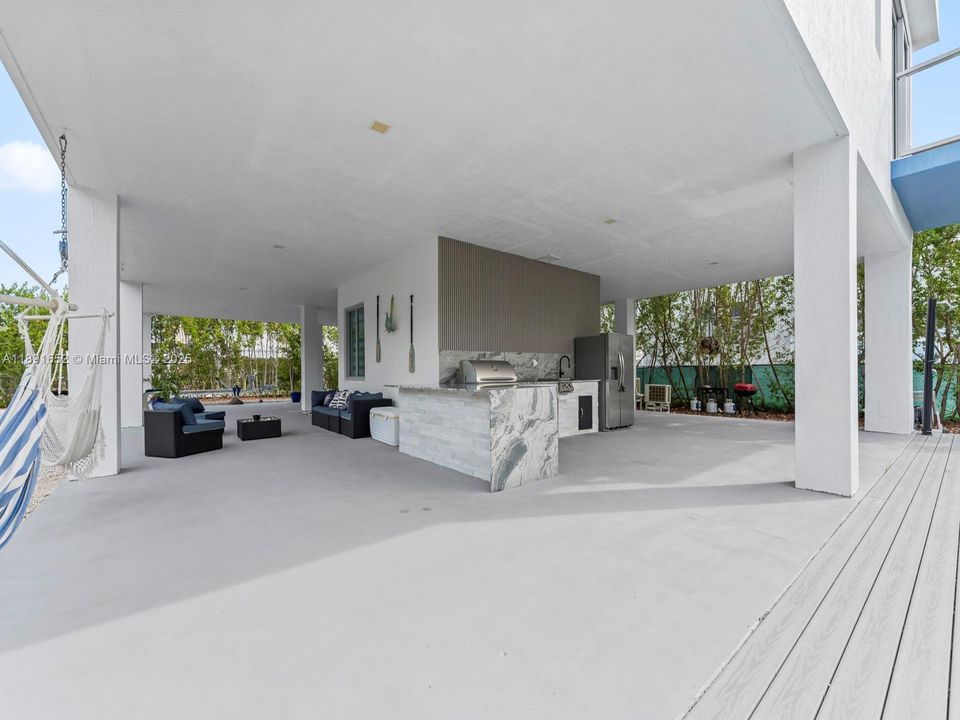 For Sale: $3,085,000 (5 beds, 4 baths, 2463 Square Feet)