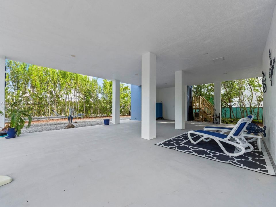 For Sale: $3,085,000 (5 beds, 4 baths, 2463 Square Feet)