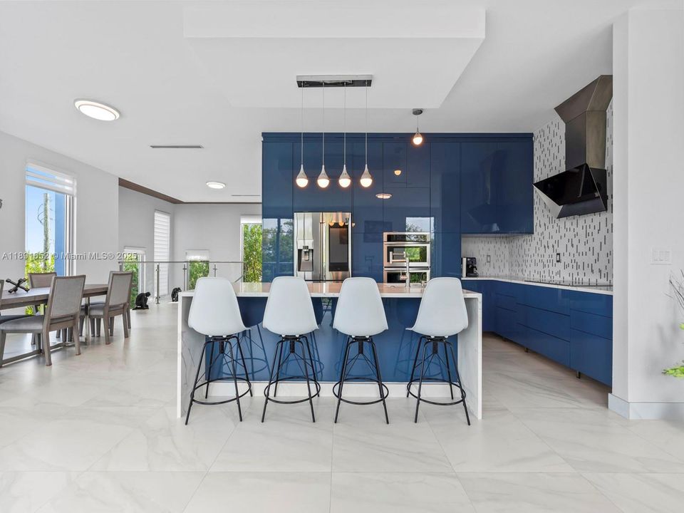 For Sale: $3,085,000 (5 beds, 4 baths, 2463 Square Feet)