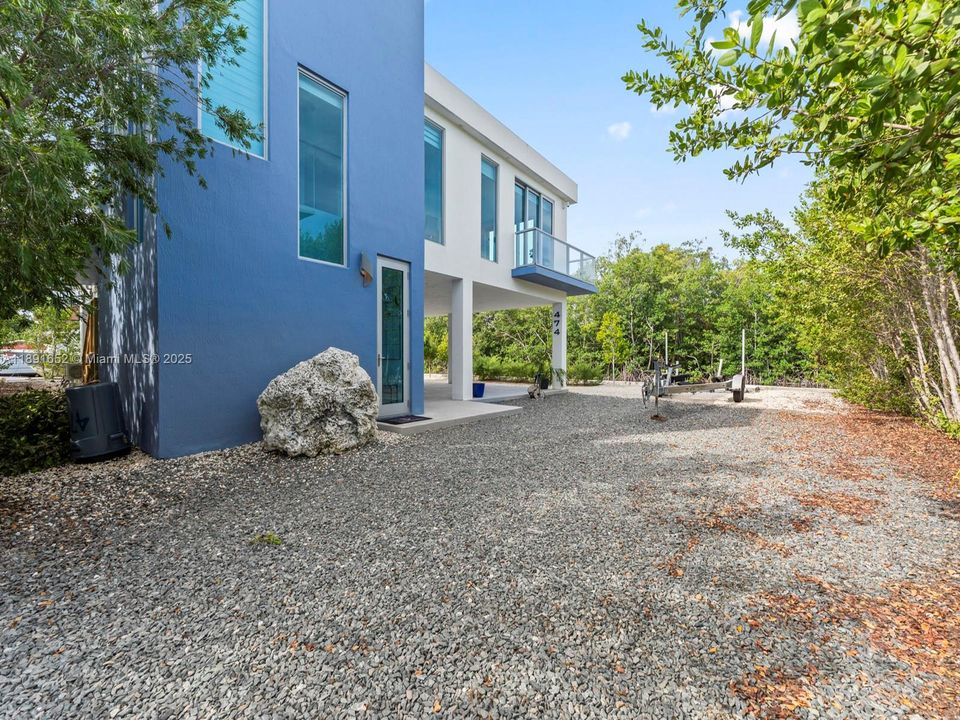 For Sale: $3,085,000 (5 beds, 4 baths, 2463 Square Feet)