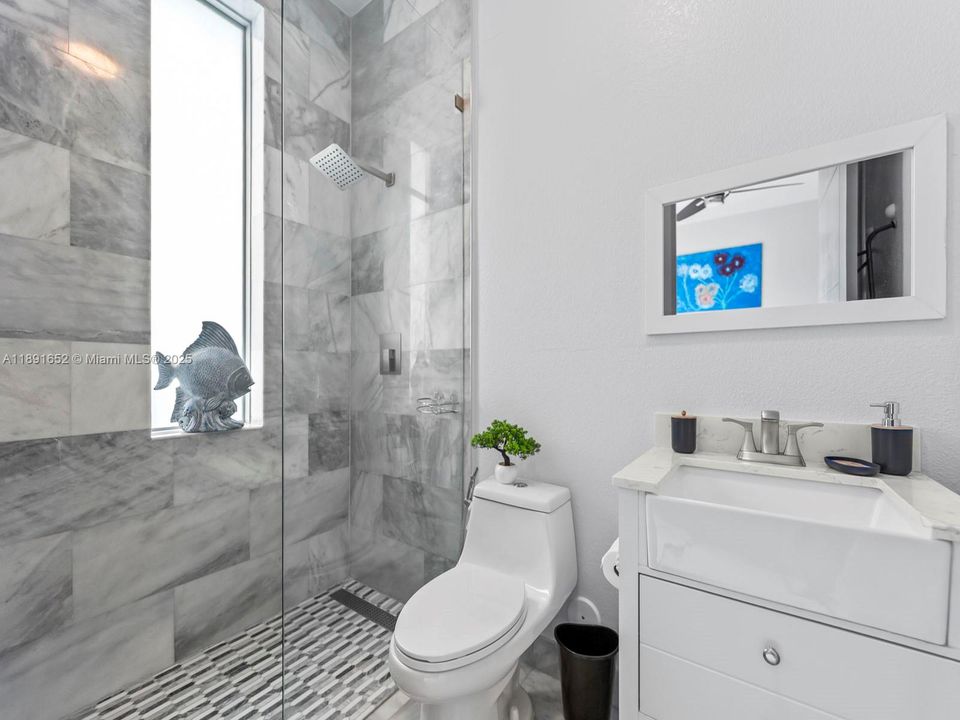 For Sale: $3,085,000 (5 beds, 4 baths, 2463 Square Feet)