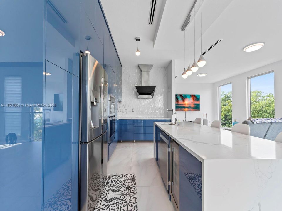 For Sale: $3,085,000 (5 beds, 4 baths, 2463 Square Feet)