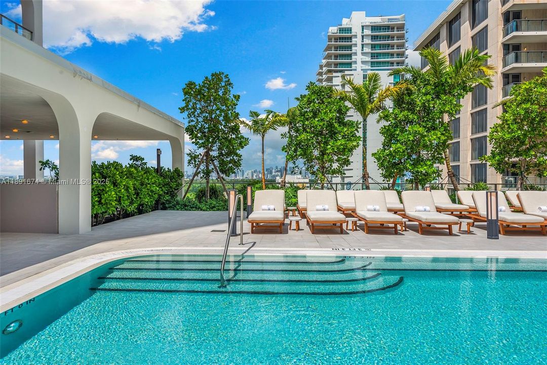 Activo con contrato: $45,000 (5 camas, 4 baños, 4410 Pies cuadrados)