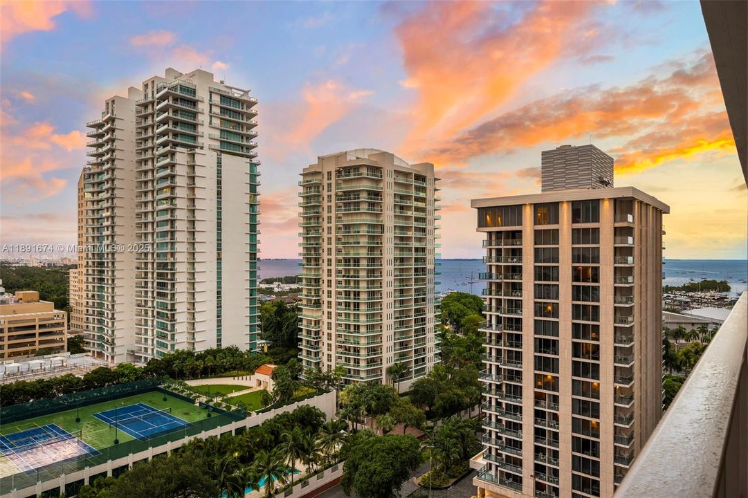 Activo con contrato: $45,000 (5 camas, 4 baños, 4410 Pies cuadrados)