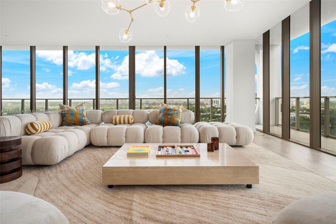 Activo con contrato: $45,000 (5 camas, 4 baños, 4410 Pies cuadrados)