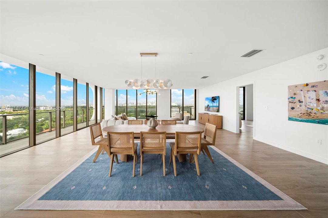 Activo con contrato: $45,000 (5 camas, 4 baños, 4410 Pies cuadrados)