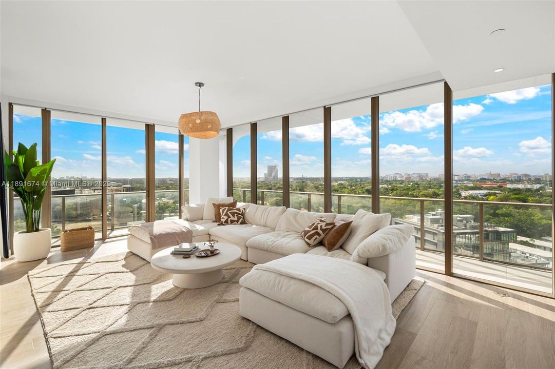 Activo con contrato: $45,000 (5 camas, 4 baños, 4410 Pies cuadrados)