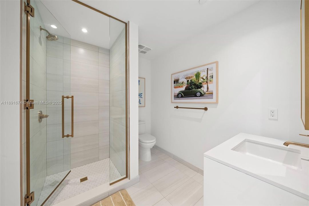 Activo con contrato: $45,000 (5 camas, 4 baños, 4410 Pies cuadrados)