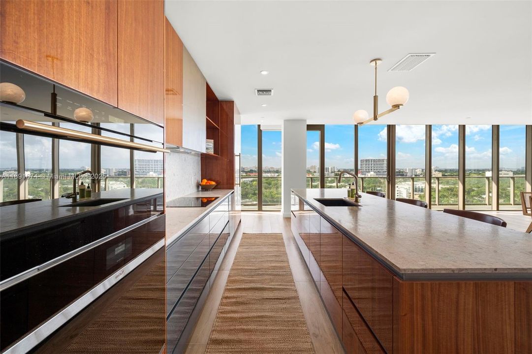 Activo con contrato: $45,000 (5 camas, 4 baños, 4410 Pies cuadrados)