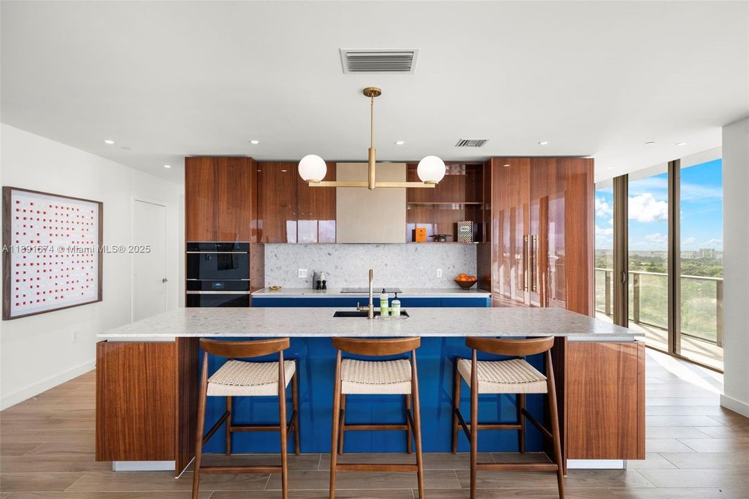 Activo con contrato: $45,000 (5 camas, 4 baños, 4410 Pies cuadrados)