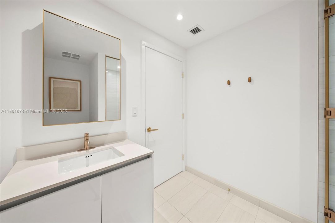 Activo con contrato: $45,000 (5 camas, 4 baños, 4410 Pies cuadrados)