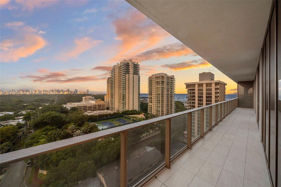 Activo con contrato: $45,000 (5 camas, 4 baños, 4410 Pies cuadrados)