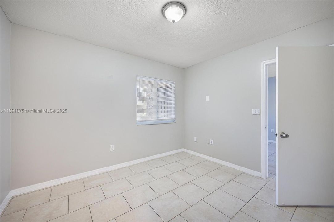 待售: $209,000 (2 贝兹, 2 浴室, 920 平方英尺)