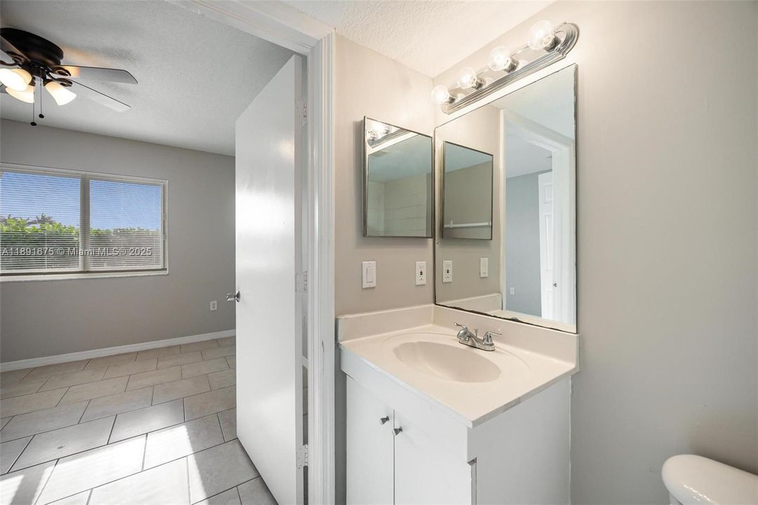 待售: $209,000 (2 贝兹, 2 浴室, 920 平方英尺)