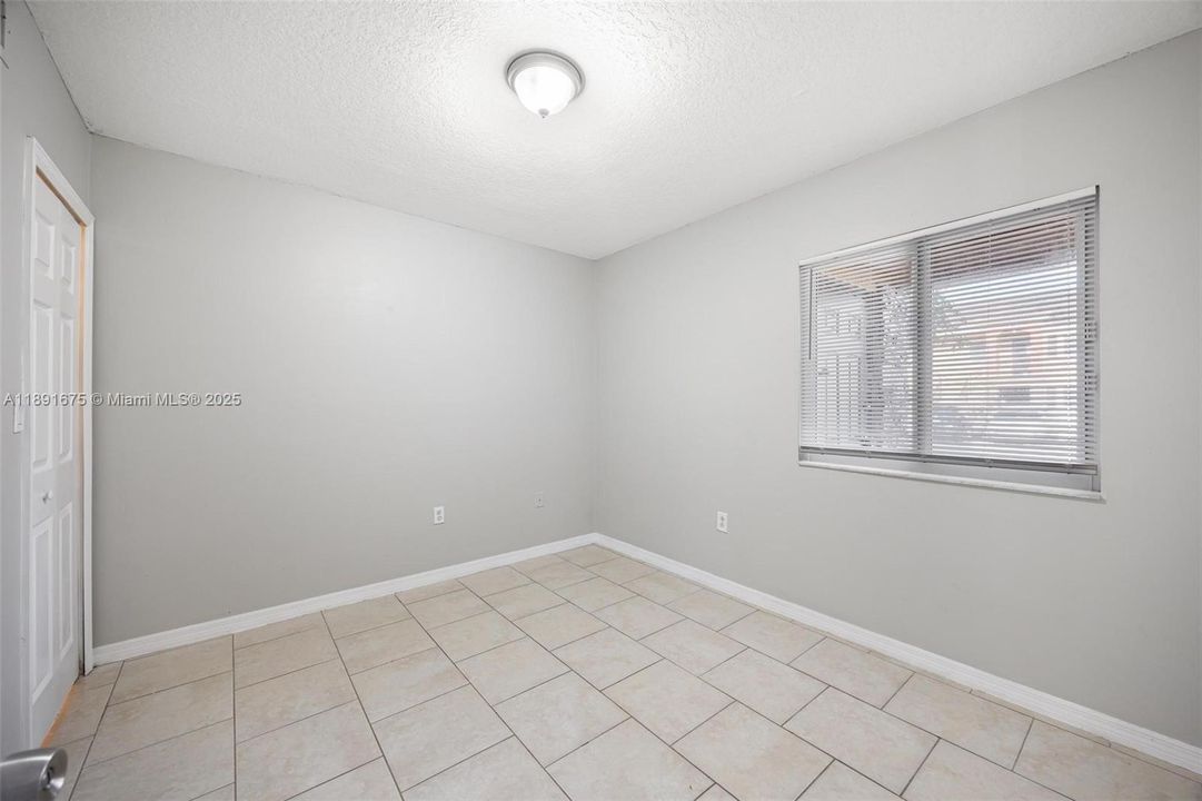 待售: $209,000 (2 贝兹, 2 浴室, 920 平方英尺)