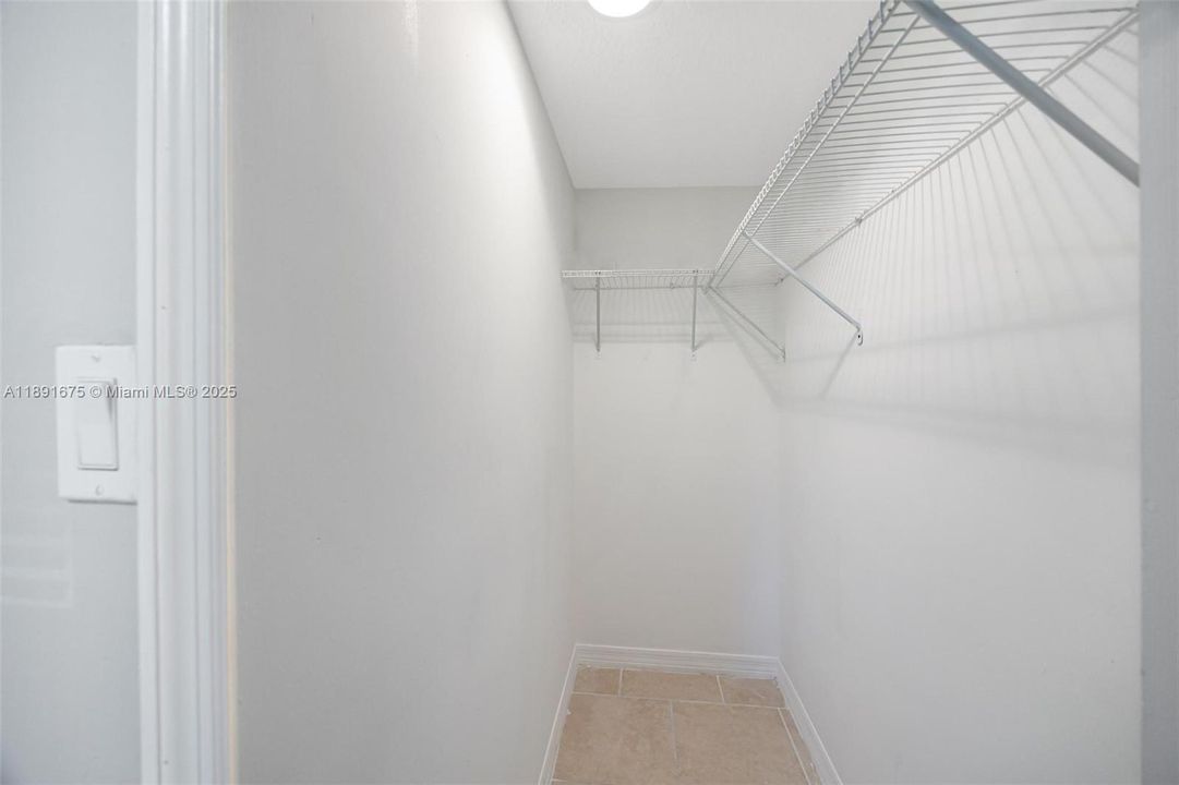 待售: $209,000 (2 贝兹, 2 浴室, 920 平方英尺)