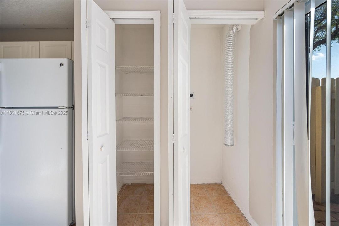 待售: $209,000 (2 贝兹, 2 浴室, 920 平方英尺)